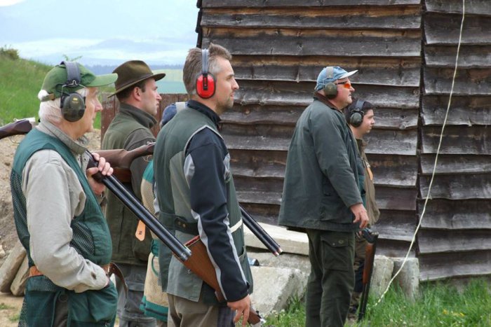 Ilustračný obrázok k článku Majstrovstvá okresu v poľovníckej streľbe 2015: Na holuby sa strieľalo na strelnici Miková