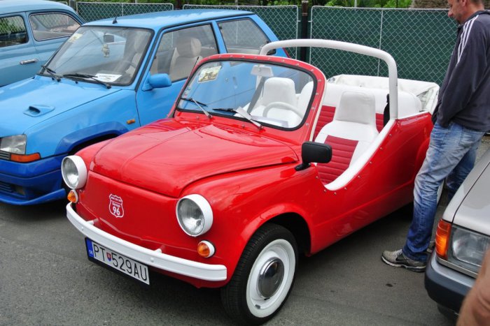 Ilustračný obrázok k článku Historické mašinky sa stretli vo Vidinej: FOTO z upršanej, ale parádnej akcie!