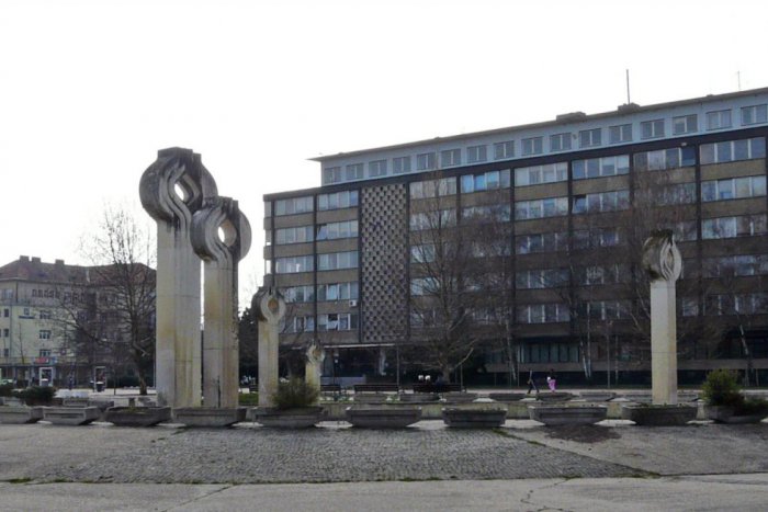 Ilustračný obrázok k článku Článok o kamenných kvetoch vyvolal búrlivé reakcie Lučenčanov: Pozrite, čo ich tak naštvalo!