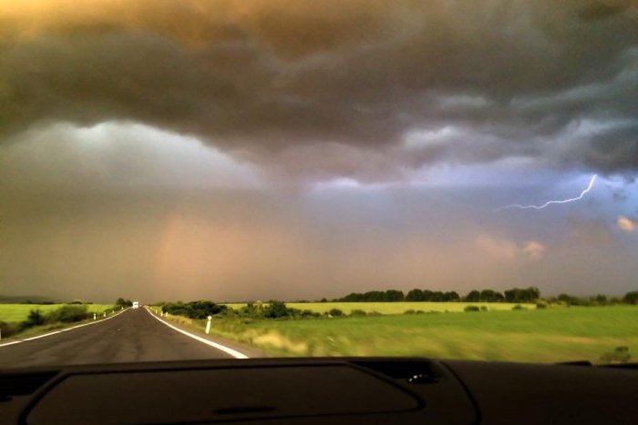 Ilustračný obrázok k článku Obloha nad Lučencom predviedla opäť nevídané scény: FOTKY od čitateľov, ktoré uchvátia každého!