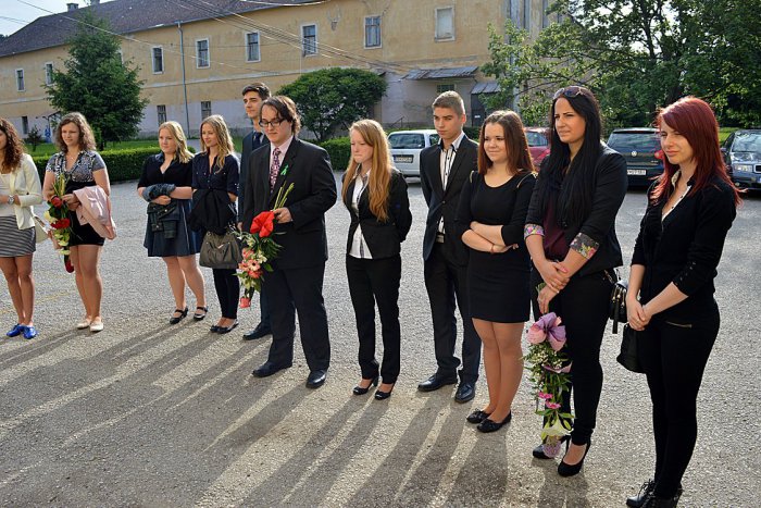 Ilustračný obrázok k článku Skúška dospelosti už odštartovala: Reportáž z prvého dňa maturít na obchodnej v Rožňave