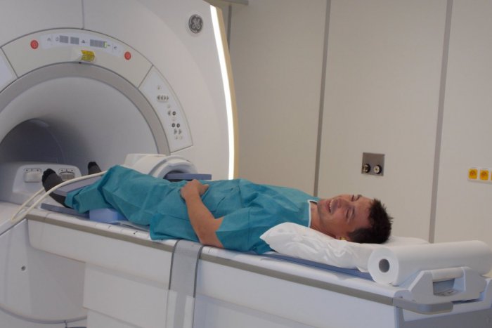 Ilustračný obrázok k článku Známe meno na magnetickej rezonancii: Medzi prvými pacientmi aj hokejista Ľubo Vaic