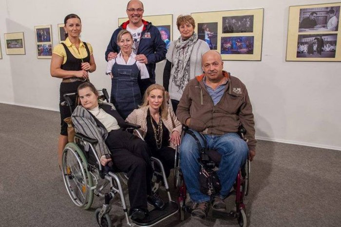 Ilustračný obrázok k článku Telesné nedostatky ich nezastavia: V Liptovskej galérii vystavuje trojica hendikepovaných autorov