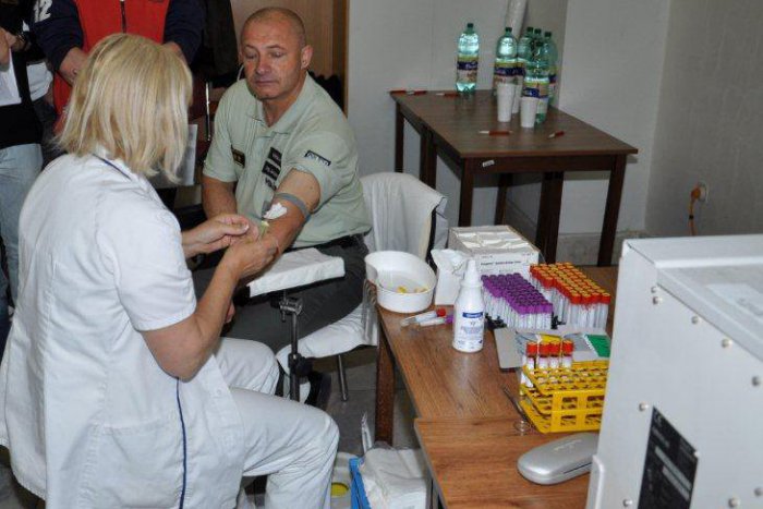 Ilustračný obrázok k článku Na policajnom riaditeľstve v Žiline tiekla krv: Konala sa ušľachtilá akcia