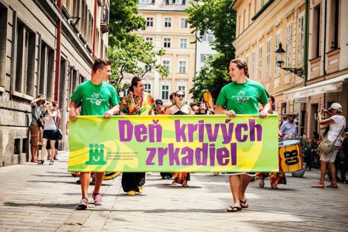 Ilustračný obrázok k článku Deň krivých zrkadiel. Na Hviezdoslavovom námestí budete mať možnosť spoznať ľudí s mentálnym postihnutím
