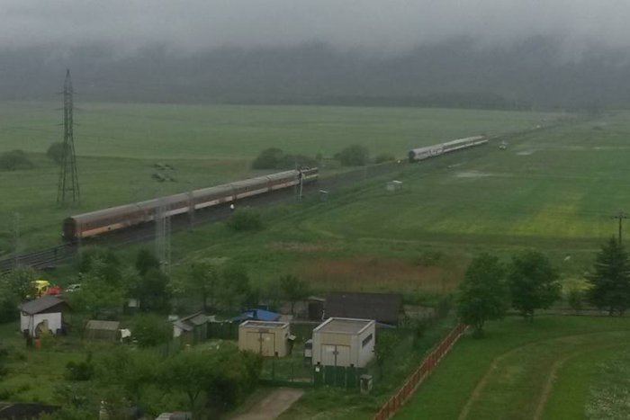 Ilustračný obrázok k článku Tragédia: IC vlak pri Poprade zrazil človeka, devastačné poranenia neprežil!