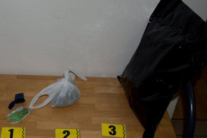 Ilustračný obrázok k článku Dych vyrážajúci nález vo vlaku: Cestujúci vydal marihuanu v množstve 4500 dávok!