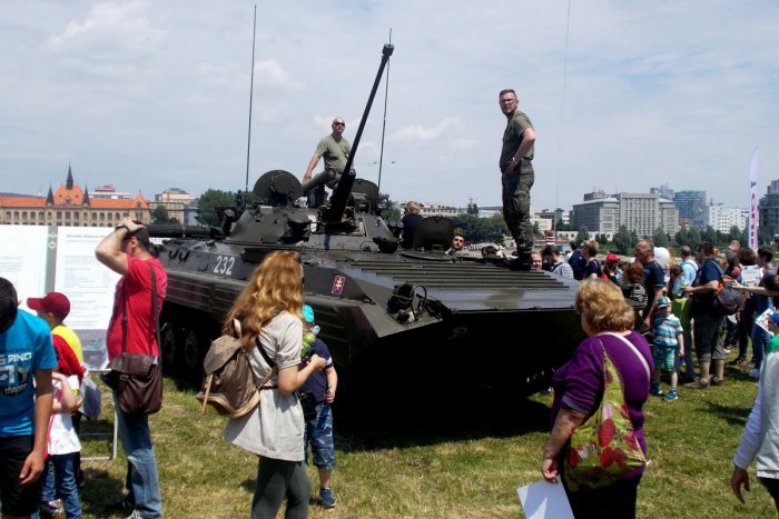 Ilustračný obrázok k článku Vrtuľníky, hasiči a tanky na brehu Dunaja! Aj taký je dnešný MDD vďaka bezpečnostným zložkám SR