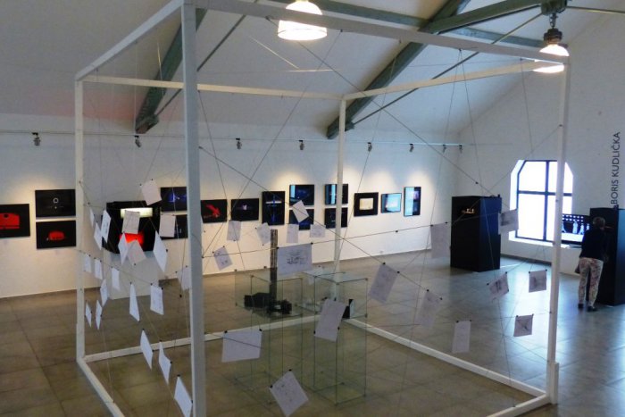 Ilustračný obrázok k článku Vernisáž v TG: Popradčanom sa predstavujú otec a syn Kudličkovci