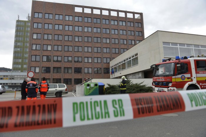 Ilustračný obrázok k článku Po anonyme sú policajti na nohách: Rozruch v žilinskej banke!