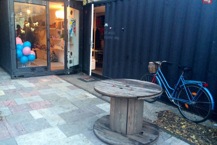 Ilustračný obrázok k článku Kontajnery stále stoja na Šafárikovom námestí, autori projektu sa obracajú na súd