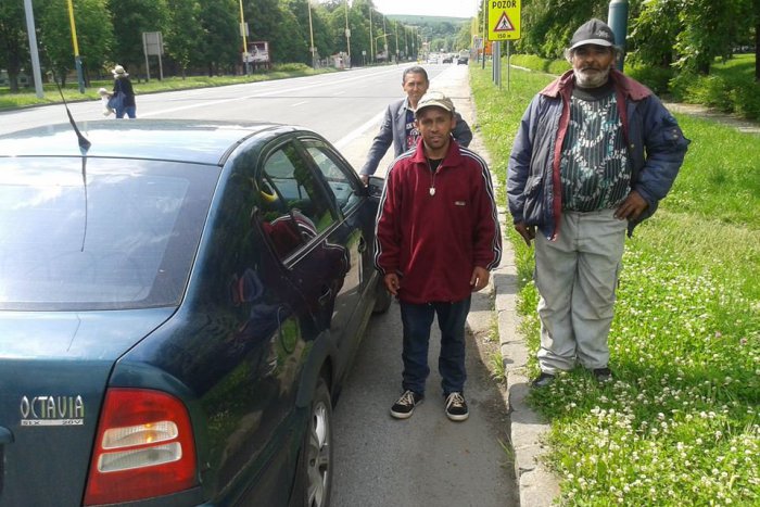 Ilustračný obrázok k článku Prešovský poslanec na facebooku o svojom zážitku: Na križovatke mal namále, Rómovia mu pomohli z kaše