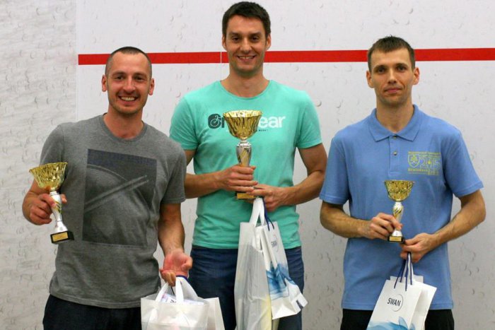 Ilustračný obrázok k článku Naši squashisti majú dôvod na oslavu:  Zlatá medaila z Majstrovstiev Slovenska putuje do Hlohovca!