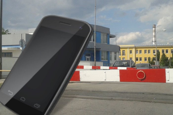 Ilustračný obrázok k článku Bude podobným nehodám ako na priecestí pri Podbrezovej koniec? Pomôcť má aj mobilná aplikácia!