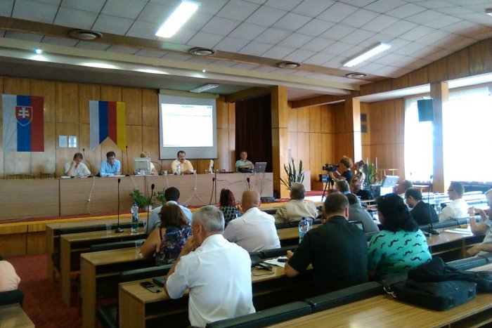 Ilustračný obrázok k článku Mestská kasa príde o stovky tisíc eur: Poslanci odklepli uznanie dlhu