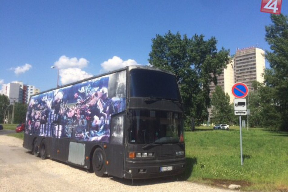 Ilustračný obrázok k článku Parkujeme v Petržalke. Značka: Bezohľadne