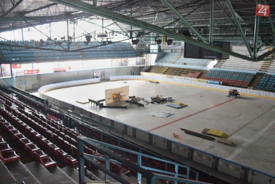 Ilustračný obrázok k článku Zasadnutie vlády je minulosťou: Na rekonštrukciu nitrianskeho zimného štadióna odklepli 150-tisíc!