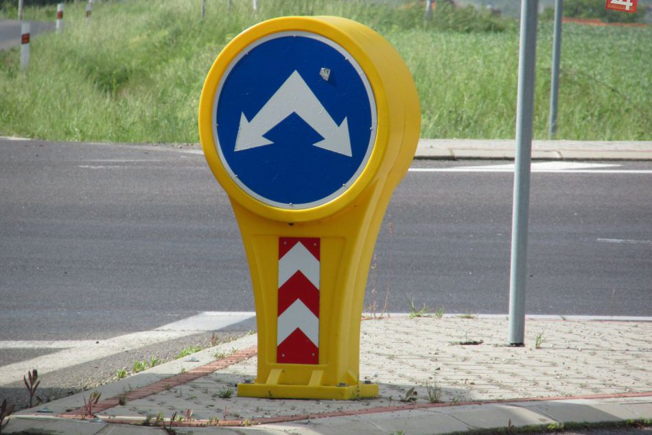 Ilustračný obrázok k článku Polícia upozorňuje na dočasnú zmenu dopravného značenia