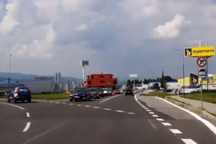 Ilustračný obrázok k článku Dôležitá zmena dopravy v praxi: Ako sa jazdí vo Zvolene po zmene značenia? Sledujte VIDEO