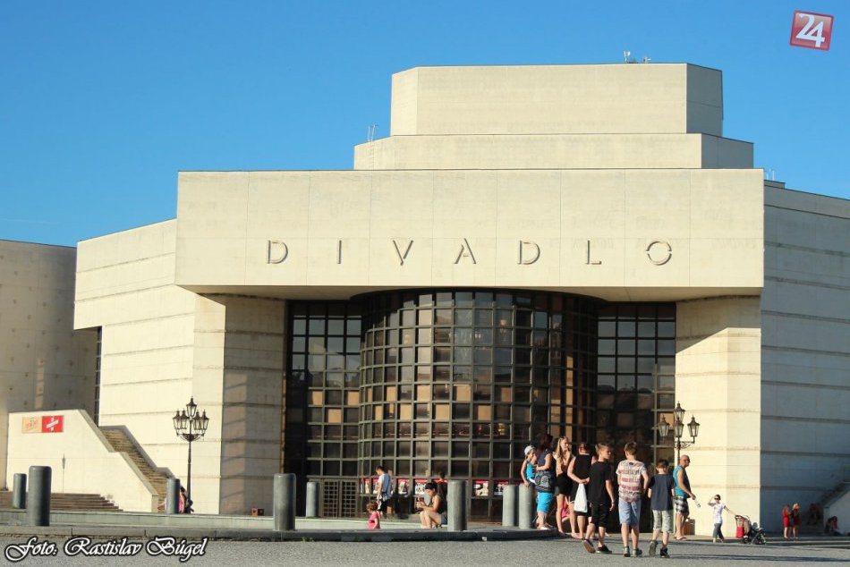 Ilustračný obrázok k článku Máte doma staré kolobežky? DAB v Nitre vám ich vymení za lístky na novú hru