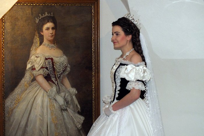 Ilustračný obrázok k článku FOTO, VIDEO: Dvojníčka Sisi vítala návštevníkov