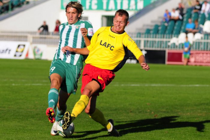 Ilustračný obrázok k článku Pred záverom sezóny začal futbal v Lučenci nečakane: Hráči dostali od fanúšikov krásny darček!