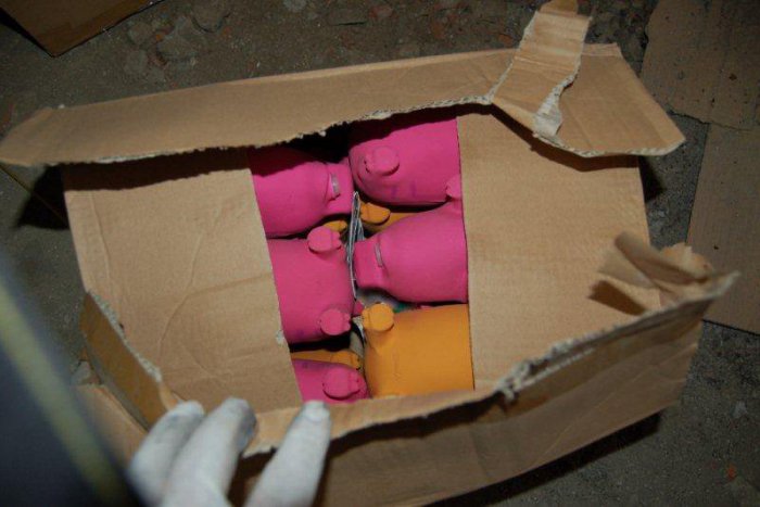 Ilustračný obrázok k článku Mladí zlodeji brali čo sa dalo: Ulakomili  sa na radiátory, čerpadlá, akváriové rastliny i hračky pre psov