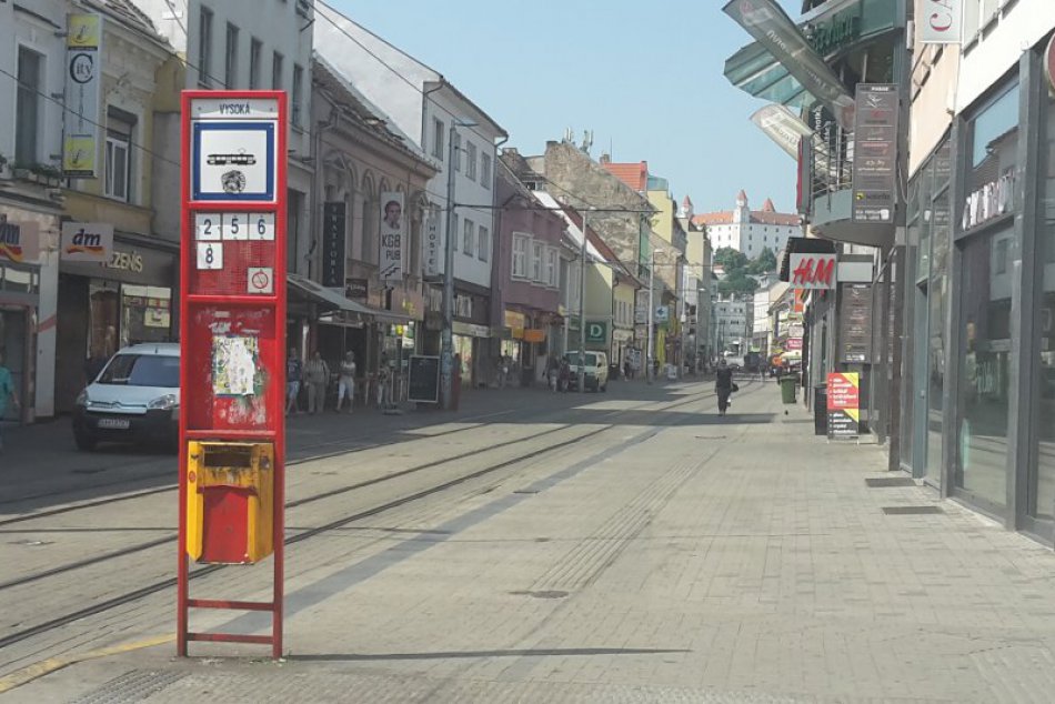 Ilustračný obrázok k článku Spiaceho muža na rohu Poštovej a Obchodnej ulice sa pokúsili okradnúť dvaja muži, v súčasnosti už čelia obvineniu