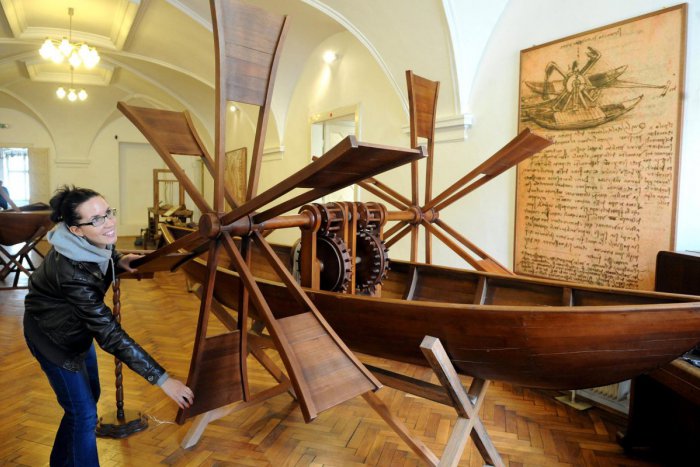 Ilustračný obrázok k článku Da Vinciho kód na Červenom Kameni: Odhaľte jeho tajomstvá v nočných prehliadkach