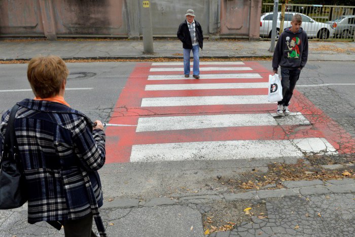 Ilustračný obrázok k článku Vodiči budú musieť byť ostražitejší: Polícia chce viac chrániť chodcov na priechodoch