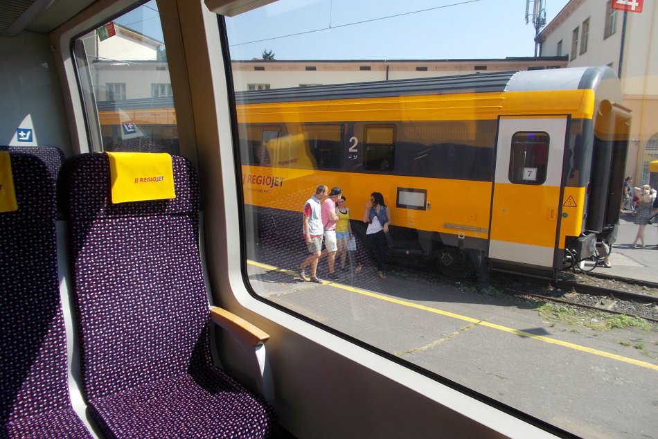 Ilustračný obrázok k článku RegioJet rozširuje flotilu autobusov a železničných vozňov