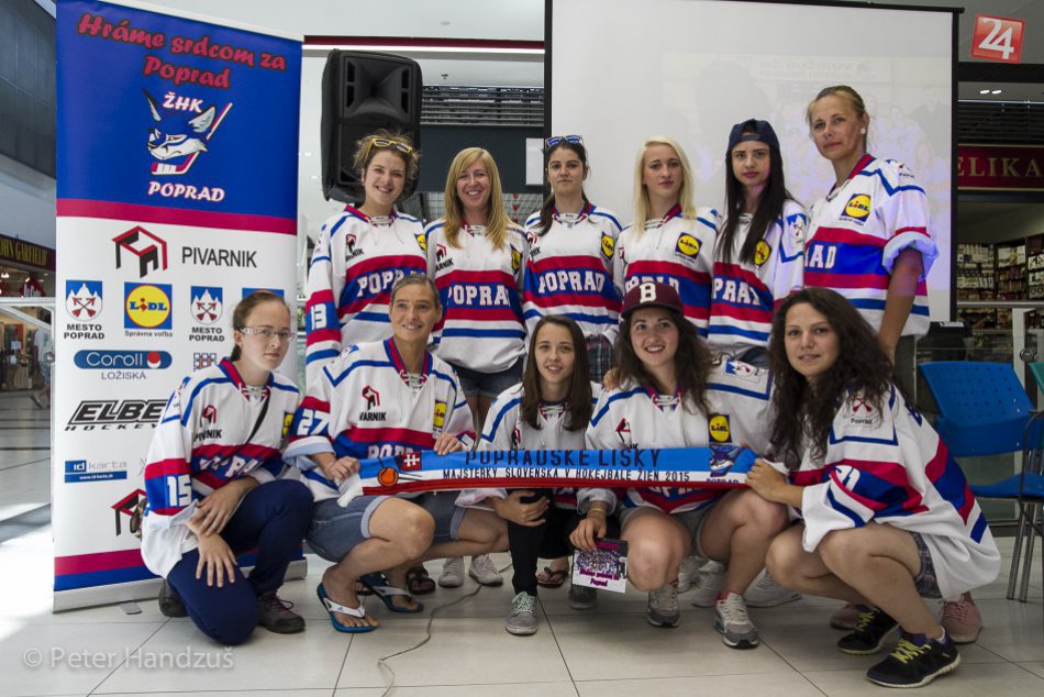 Ilustračný obrázok k článku OBRAZOM: Majsterky Slovenska vymenili hokejky za perá