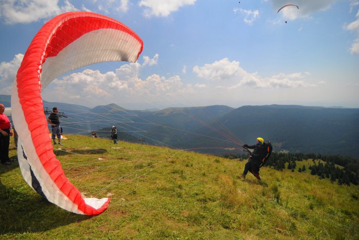 Ilustračný obrázok k článku Tragédia pri Donovaloch: Paraglajdista (†25) neprežil!
