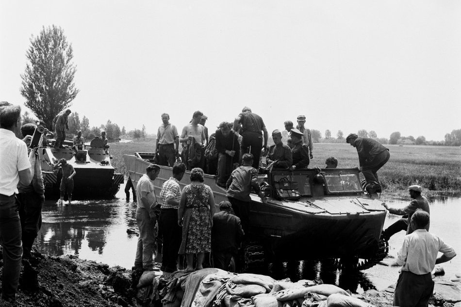 Ilustračný obrázok k článku Katastrofa spred 50 rokov na FOTKÁCH: Voda vnikla na nížinu, škody boli obrovské