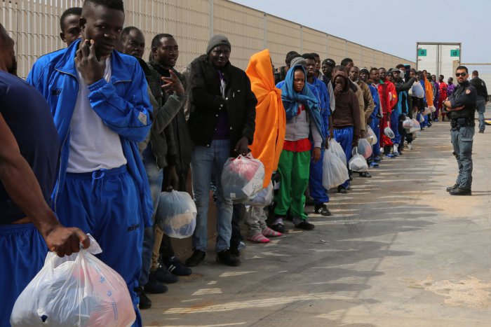 Ilustračný obrázok k článku Na hranici Petržalka – Berg sa začal stavať tábor pre utečencov