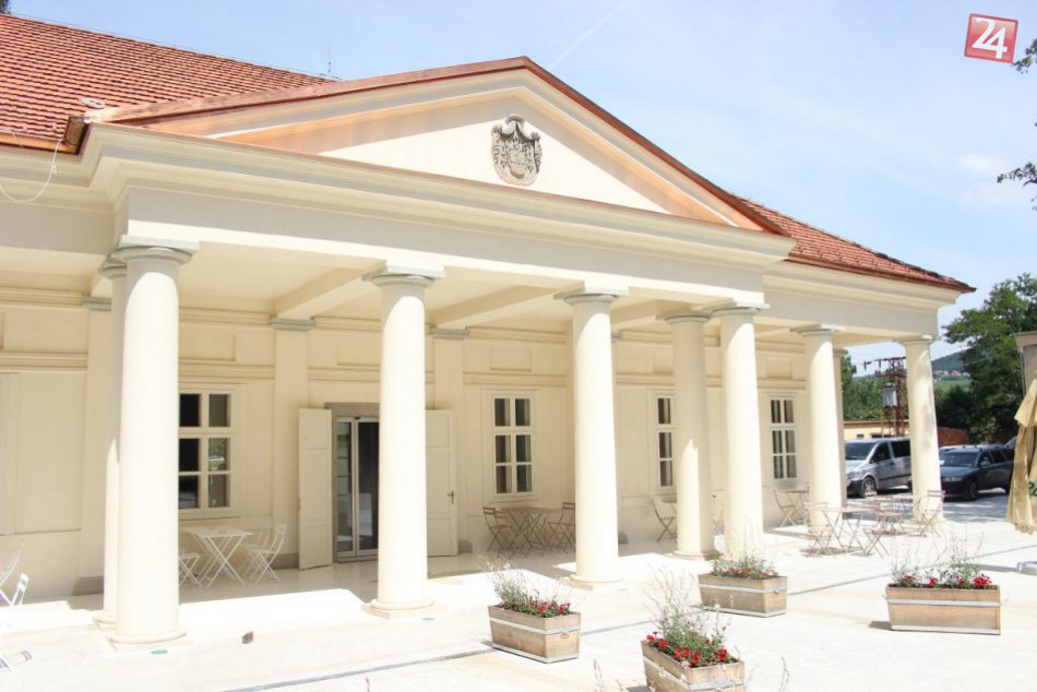 Ilustračný obrázok k článku FOTO: Perla nitrianskeho parku je otvorená. Biskupský hostinec znova ožíva