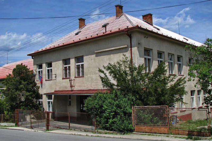 Ilustračný obrázok k článku Pri škole v Trnovom by pomohlo parkovisko: Ľudia podali podnet, dostane tento plán na radnici zelenú?