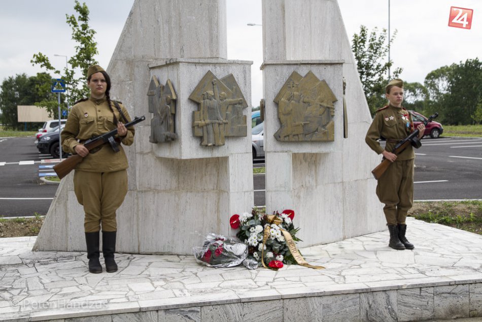 Ilustračný obrázok k článku OBRAZOM: Pred popradským letiskom si pripomenuli 70. výročie ukončenia 2. svetovej vojny