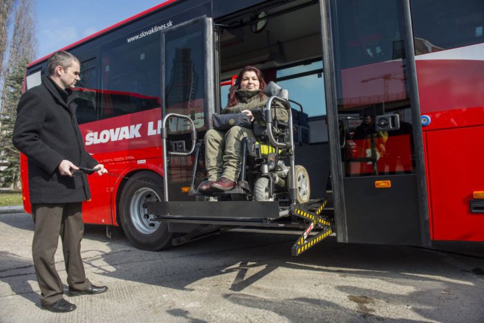 Ilustračný obrázok k článku Bezbariérové autobusy označili aj v cestovných poriadkoch