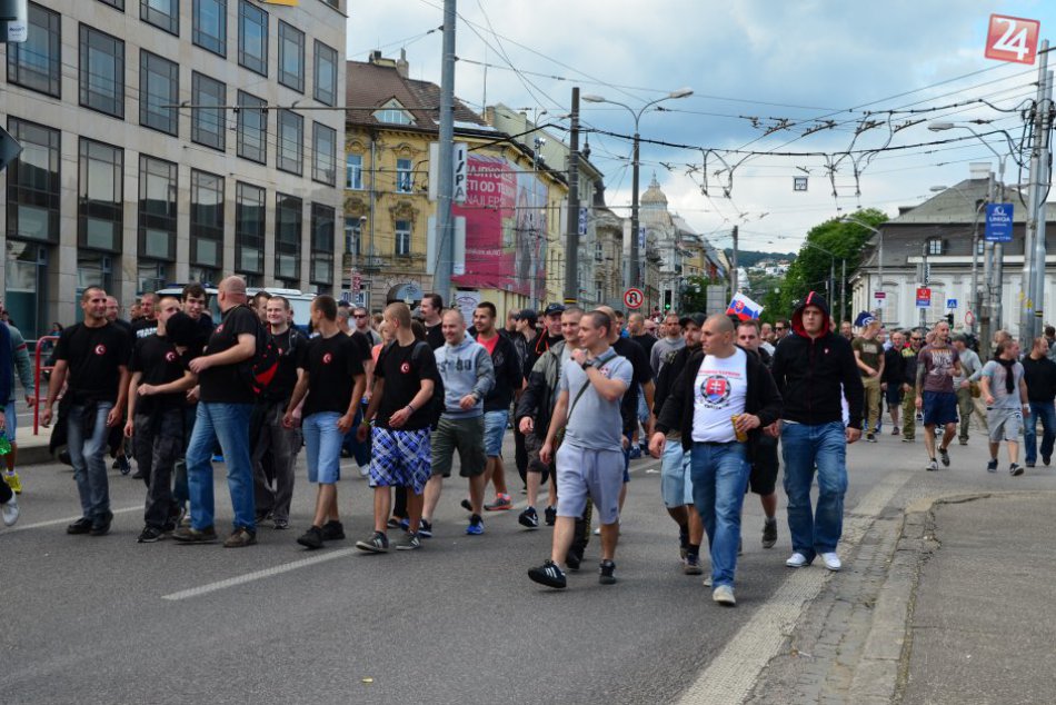 Ilustračný obrázok k článku V Bratislave môže byť počas soboty rušno. Mierumilovný Koncert k ľudskosti sa koná v jeden deň spolu s Pochodom proti islamizácii