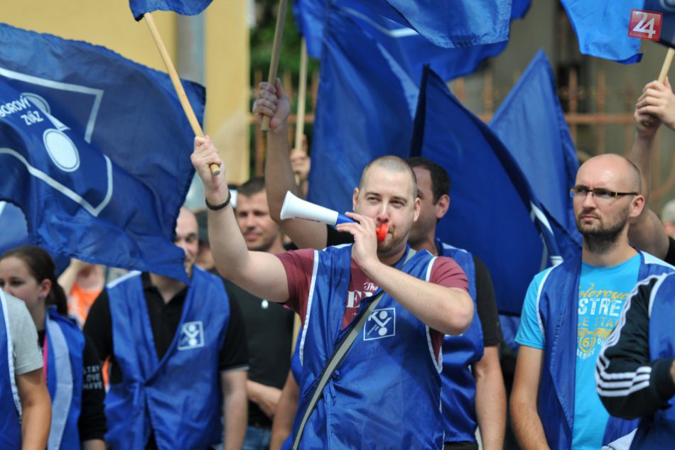 Ilustračný obrázok k článku Trnavou tiahli stovky protestujúcich: Zamestnanci automobilky žiadajú vyššie platy