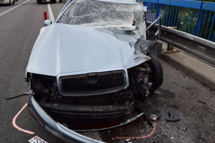 Ilustračný obrázok k článku Tragická nehoda medzi Zvolenom a Žiarom: Vodička Fabie (†51) zrážku s kamiónom neprežila! FOTO