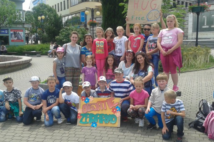 Ilustračný obrázok k článku Deň objatí v uliciach Žiliny: Prvé FOTO rozjasnených tvárí