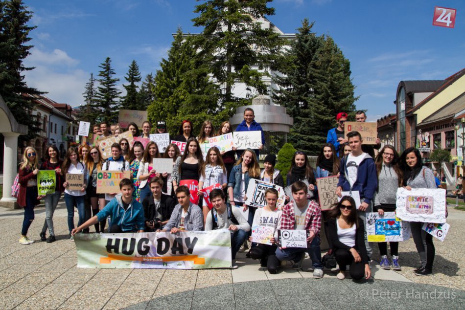 Ilustračný obrázok k článku Títo mladí ľudia dnes rozdávajú objatia: Neutekajte pred nimi a pomôžte im prekonať rekord ☺