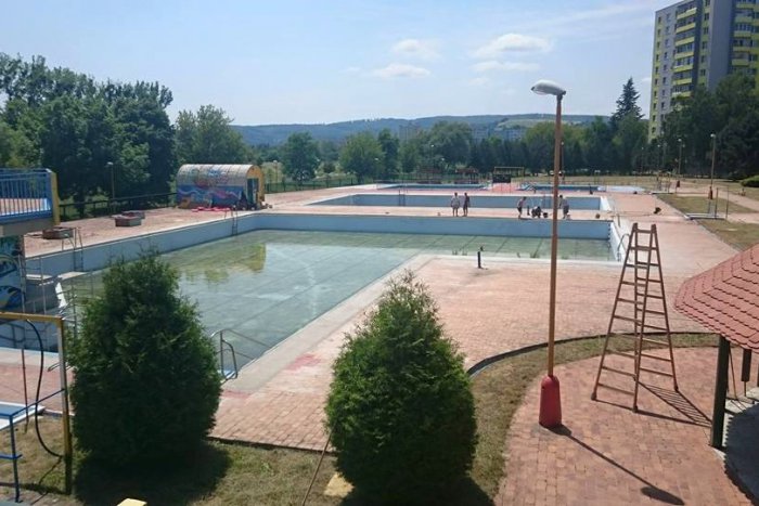 Ilustračný obrázok k článku Prípravy na otvorenie prešovského kúpaliska finišujú: V obrazoch zistíte, ako prebiehala obnova! FOTO