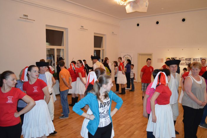 Ilustračný obrázok k článku V Dome tradičnej kultúry Gemera začali folklórne večery: Do rozpravy o magickej svätojánskej noci sa zapojili aj návštevníci