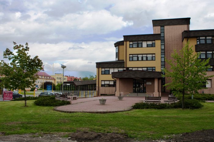 Ilustračný obrázok k článku Vláda rozdá v Žilinskom kraji 9 mil. eur: Injekciu dostane mikulášska nemocnica a liptovské cesty