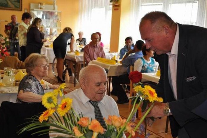 Ilustračný obrázok k článku Seniori oslavovali jubileá: Zablahoželal im aj primátor mesta