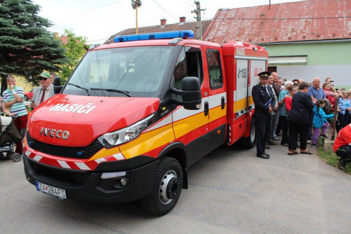 Ilustračný obrázok k článku Dobrovoľní hasiči z Brodna majú novú mašinu: Iveco im odovzdal minister vnútra