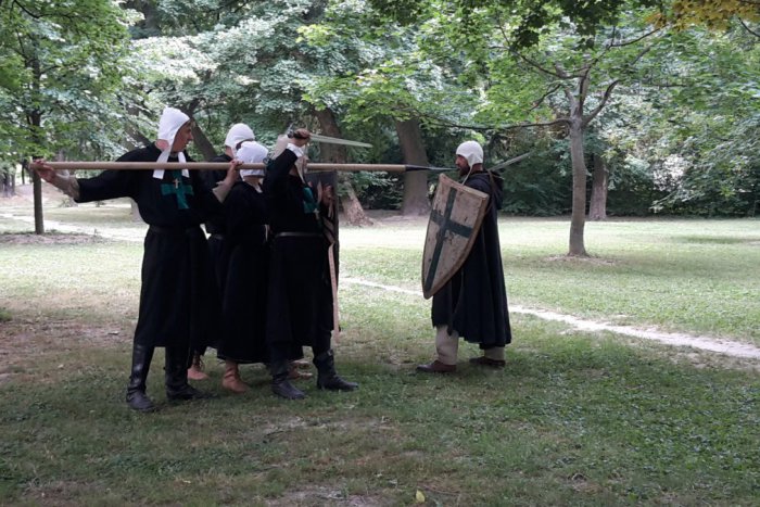 Ilustračný obrázok k článku Stredovek pri Dunaji ponúka pestrý program. Dnes tu prebehne aj tvrdý boj medzi bratislavskými mešťanmi a Templármi